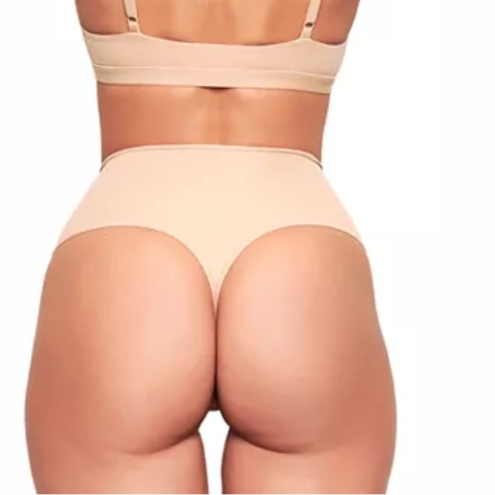 SKIMS Fits Everybody High Waist Thong - Picture 2 of 7